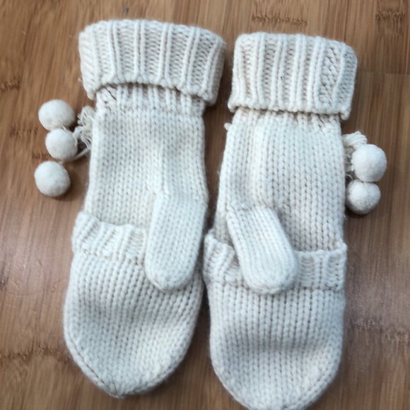 Juicy Couture Mittens - Picture 2 of 7